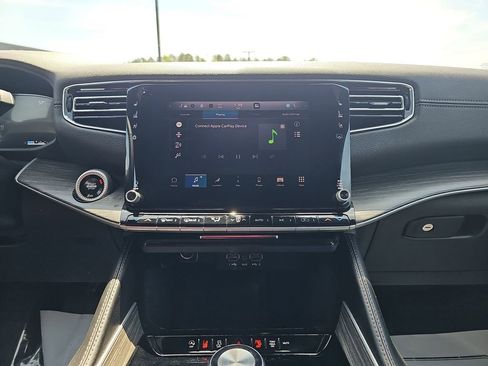 Used 2024 Jeep Wagoneer L Series II w/ Flexible Seating Group image 25