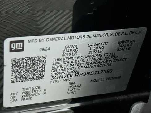 Used 2025 Chevrolet Equinox EV LT FWD image 12