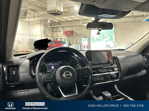 Used 2022 Nissan Pathfinder SV AWD/4WD image 15