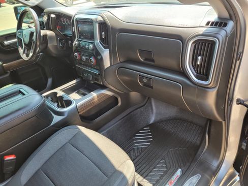 Used 2021 Chevrolet Silverado 1500 LT Trail Boss AWD/4WD image 9