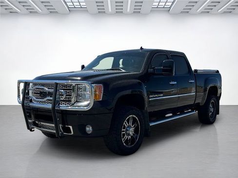 Used 2013 GMC Sierra 2500 Denali w/ Suspension Package, Off-Road AWD/4WD image 8