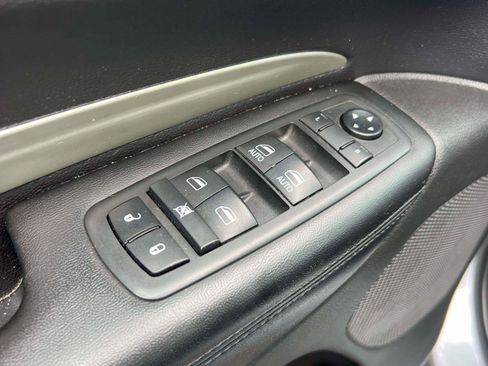 Used 2020 Dodge Durango SXT w/ 3rd Row Seating Group RWD image 18