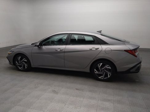 Used 2025 Hyundai Elantra SEL FWD image 3