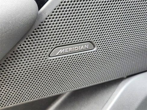 Used 2025 Land Rover Range Rover Velar Dynamic SE image 5