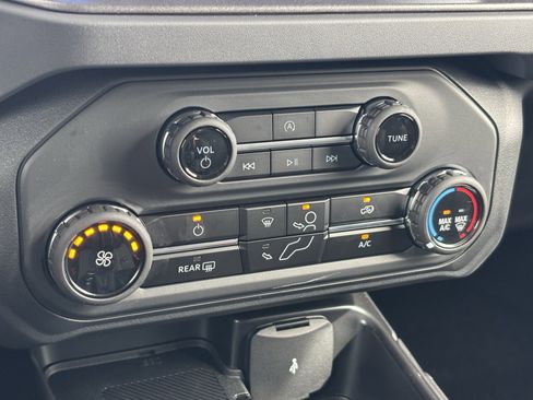 New 2025 Ford Bronco 4-Door image 23