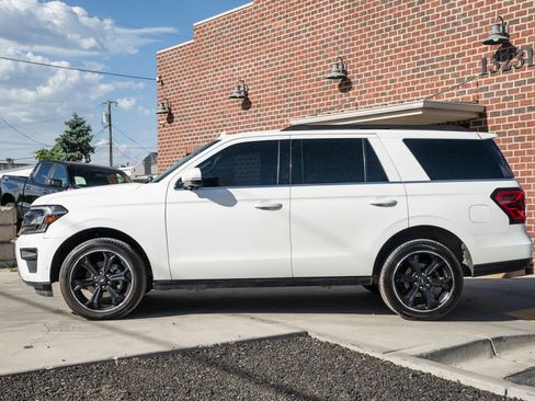 Used 2023 Ford Expedition Limited AWD/4WD image 3