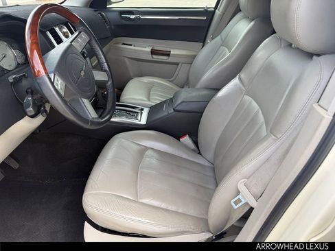 Used 2005 Chrysler 300 C w/ Protection Group II image 12