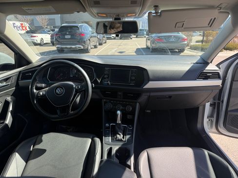 Used 2019 Volkswagen Jetta SE w/ Cold Weather Package image 20