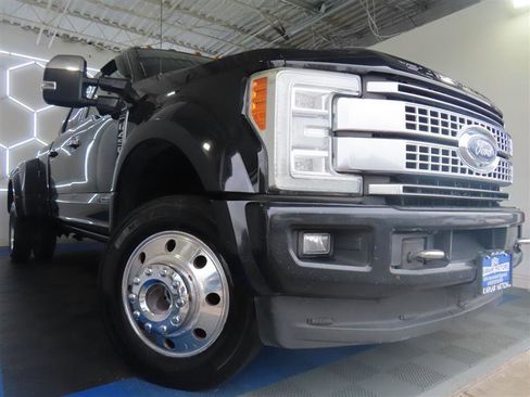 Used 2017 Ford F450 Platinum w/ Platinum Ultimate Package image 4