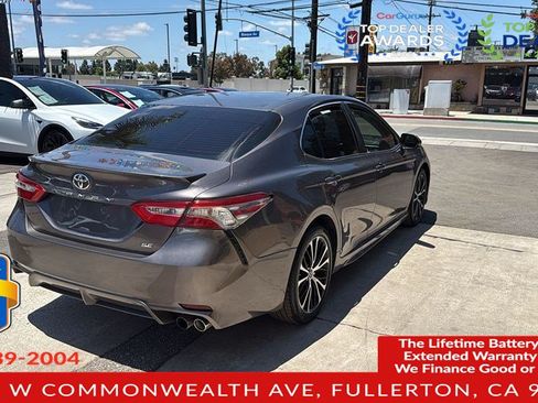 Used 2018 Toyota Camry SE FWD image 8