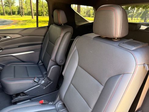 Used 2024 Chevrolet Traverse Z71 w/ LPO, Floor Liner Package AWD/4WD image 29