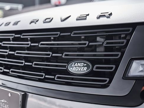 Used 2024 Land Rover Range Rover SE AWD/4WD image 9