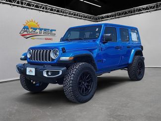 Used 2025 Jeep Wrangler Unlimited Sahara w/ Technology Group AWD/4WD video 1