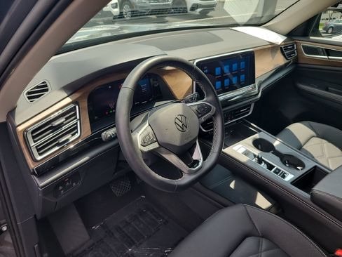 Used 2024 Volkswagen Atlas SE FWD image 18