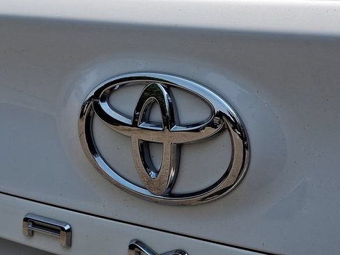 Used 2019 Toyota Camry LE FWD image 30