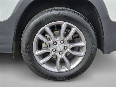 Used 2024 GMC Terrain SLT image 22