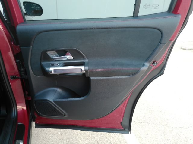 Used 2022 Mercedes-Benz GLB 250 image 22
