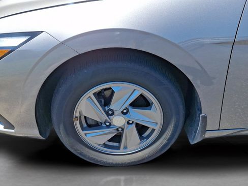 Certified 2024 Hyundai Elantra SE FWD image 13