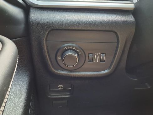 Used 2024 Jeep Grand Cherokee L Laredo RWD image 22