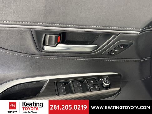 Certified 2024 Toyota Venza XLE image 14