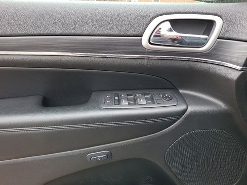 Used 2020 Jeep Grand Cherokee Limited image 11