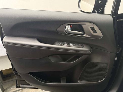 New 2026 Chrysler Pacifica Select image 19