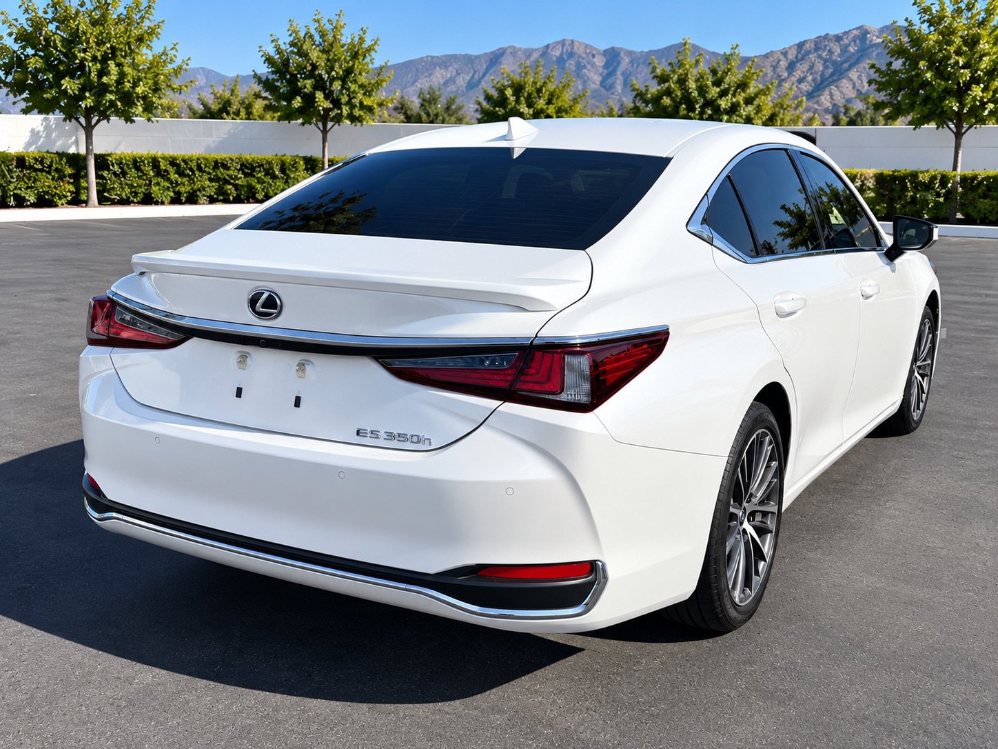 Used 2024 Lexus ES 300h w/ Premium Package FWD image 5
