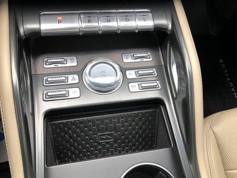 Used 2024 Lincoln Nautilus Premier w/ Equipment Group 102A image 15