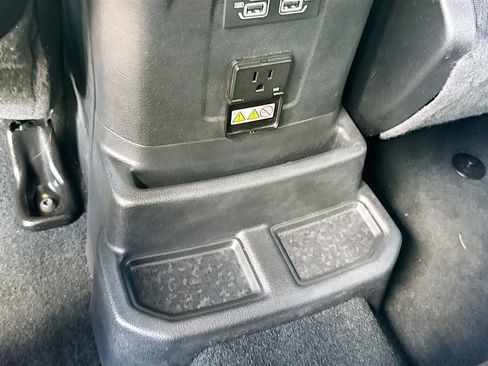 Used 2022 Jeep Wrangler Unlimited Sahara w/ Cold Weather Group AWD/4WD image 29