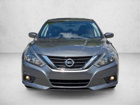 Used 2017 Nissan Altima 2.5 SR FWD image 2