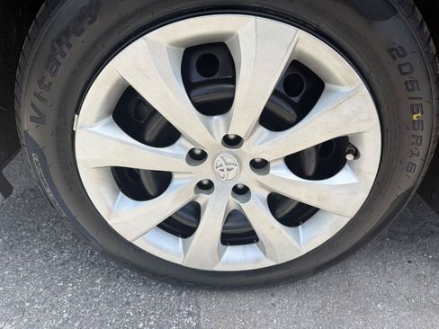 Used 2021 Toyota Corolla LE w/ Carpet Mat Package (TMS) FWD image 18