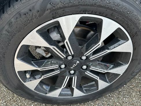 Certified 2024 Kia Carnival EX FWD image 12