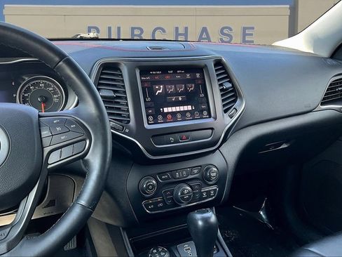 Used 2019 Jeep Cherokee Trailhawk w/ Cold Weather Group AWD/4WD image 11