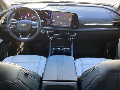 Used 2025 Chevrolet Traverse High Country image 4