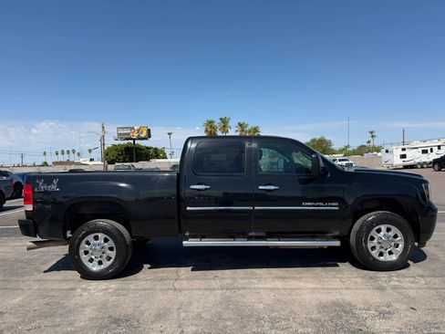 Used 2012 GMC Sierra 2500 Denali w/ Suspension Package, Off-Road AWD/4WD image 12