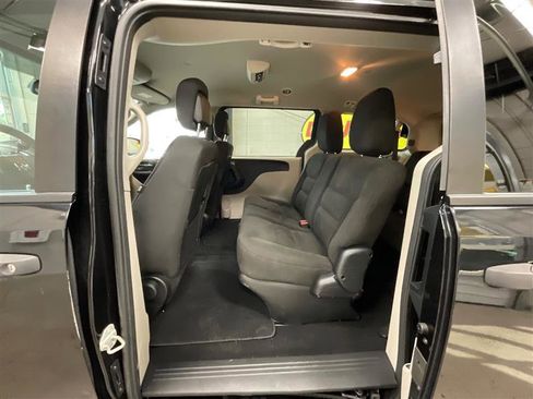 Used 2019 Dodge Grand Caravan SE image 18