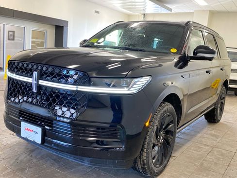 New 2026 Lincoln Navigator Reserve w/ Jet Appearance Package image 4