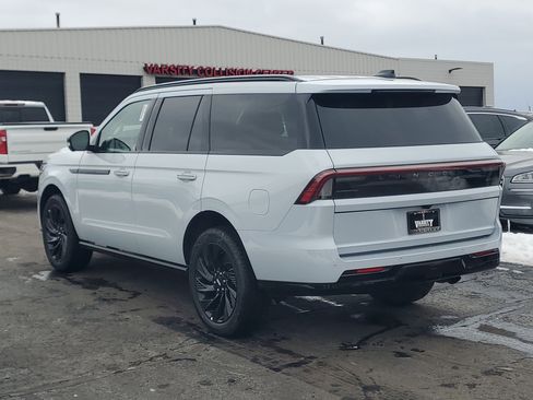 New 2026 Lincoln Navigator Reserve w/ Jet Appearance Package image 3