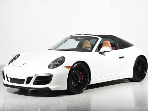 Used 2019 Porsche 911 Targa 4 GTS AWD/4WD image 2