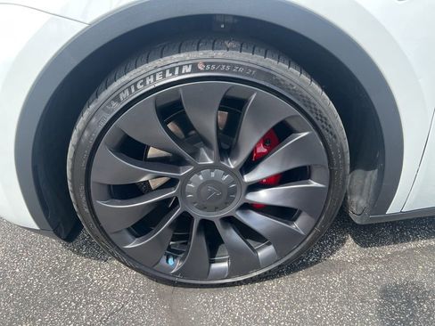 Used 2023 Tesla Model Y Performance image 10