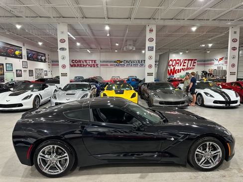 Used 2017 Chevrolet Corvette Stingray Coupe w/ 1LT RWD image 6