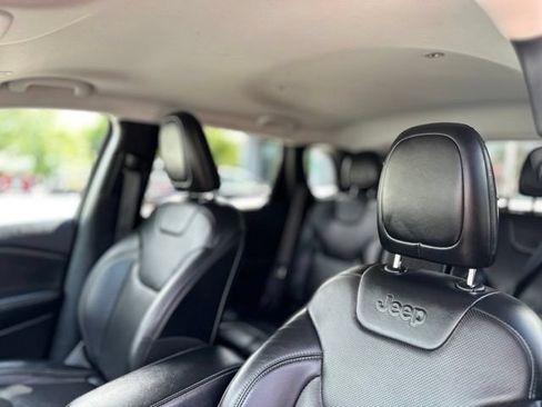 Used 2019 Jeep Cherokee Limited w/ Technology Group AWD/4WD image 12