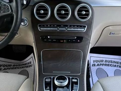 Used 2018 Mercedes-Benz GLC 300 4MATIC w/ Premium Package image 32