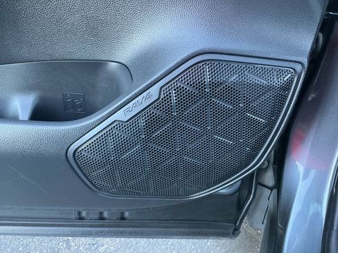 Used 2019 Toyota RAV4 Limited image 27