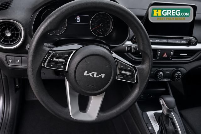 Used 2022 Kia Forte LXS w/ LXS Technology Package FWD image 12