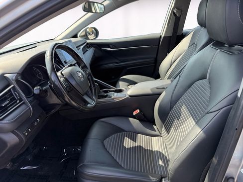 Used 2023 Toyota Camry SE image 9