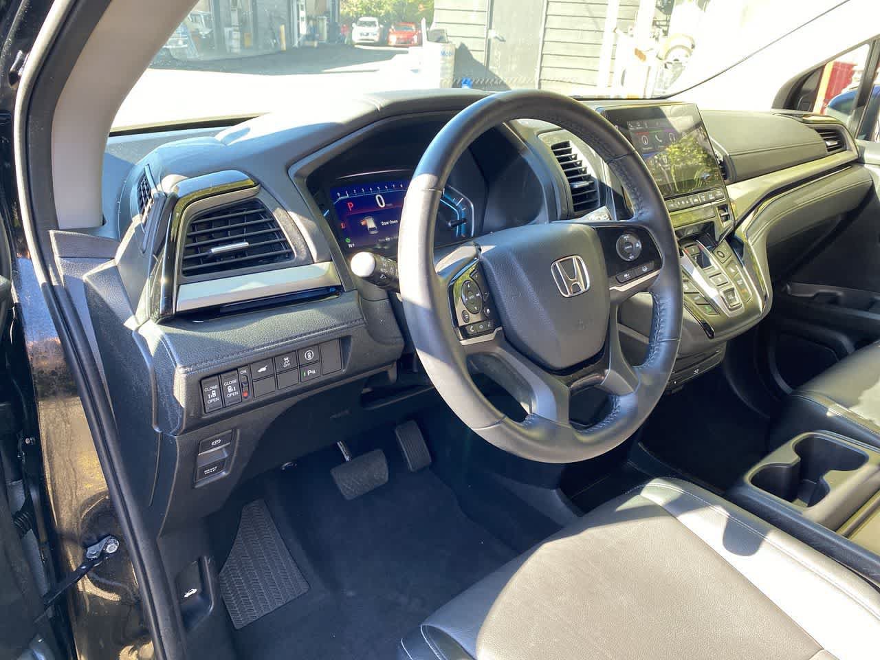 Used 2024 Honda Odyssey Touring image 2