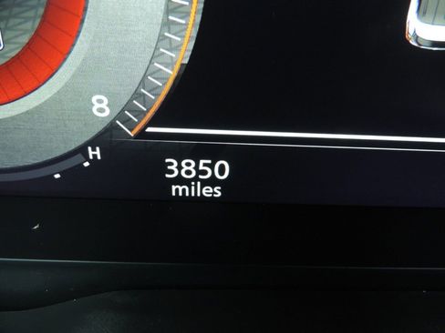 Used 2025 Nissan Rogue SL image 29