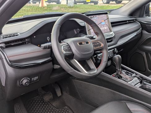 Used 2024 Jeep Compass Trailhawk w/ Trailhawk Elite Group AWD/4WD image 9