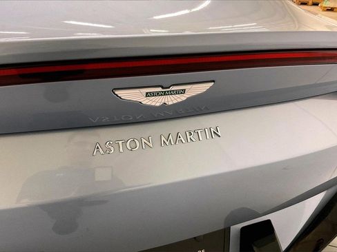 Used 2021 Aston Martin V8 Vantage Base image 18